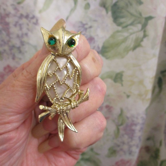 VINTAGE Silver Green MOP Owl Brooch ~ Mother of Pearl Glass Cabachon Silver Owl - Picture 6 of 12